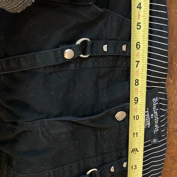 Skelanimals size 15 bunny patch shorts. bunny hardwear, long straps along side - Picture 7 of 9